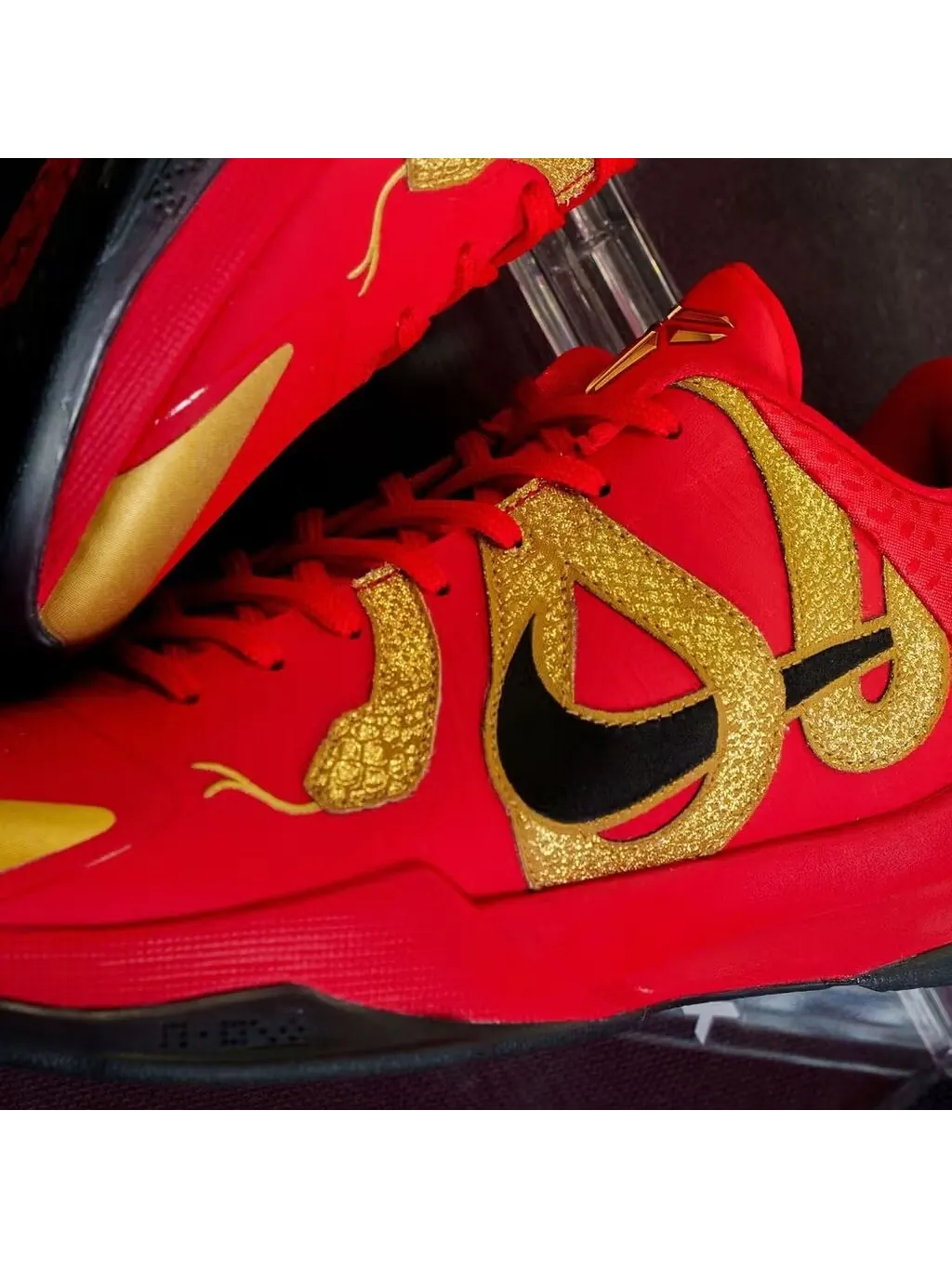 Баскетбольные кроссовки детские Nike Kobe V Protro "Year of the Mamba" — изображение 21 из 21, красные