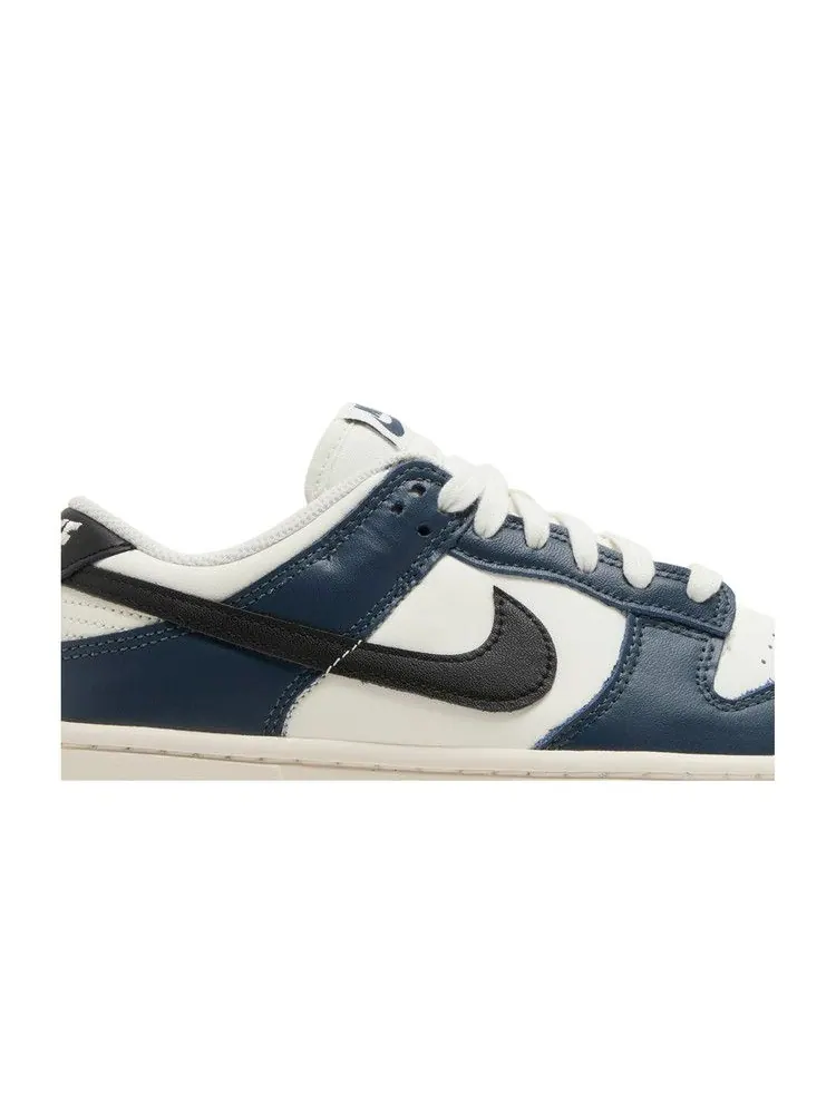 Кроссовки Nike Wmns Dunk Low 'Armory Navy' — изображение 3 из 9, темно-синий/черный/белый