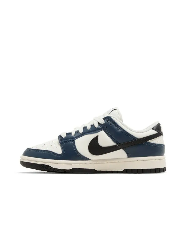 Кроссовки Nike Wmns Dunk Low 'Armory Navy' — изображение 4 из 9, темно-синий/черный/белый