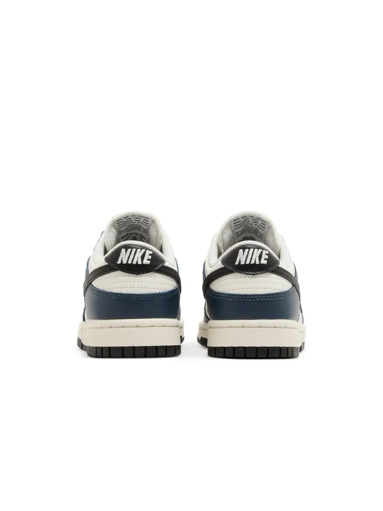 Кроссовки Nike Wmns Dunk Low 'Armory Navy' — изображение 7 из 9, темно-синий/черный/белый