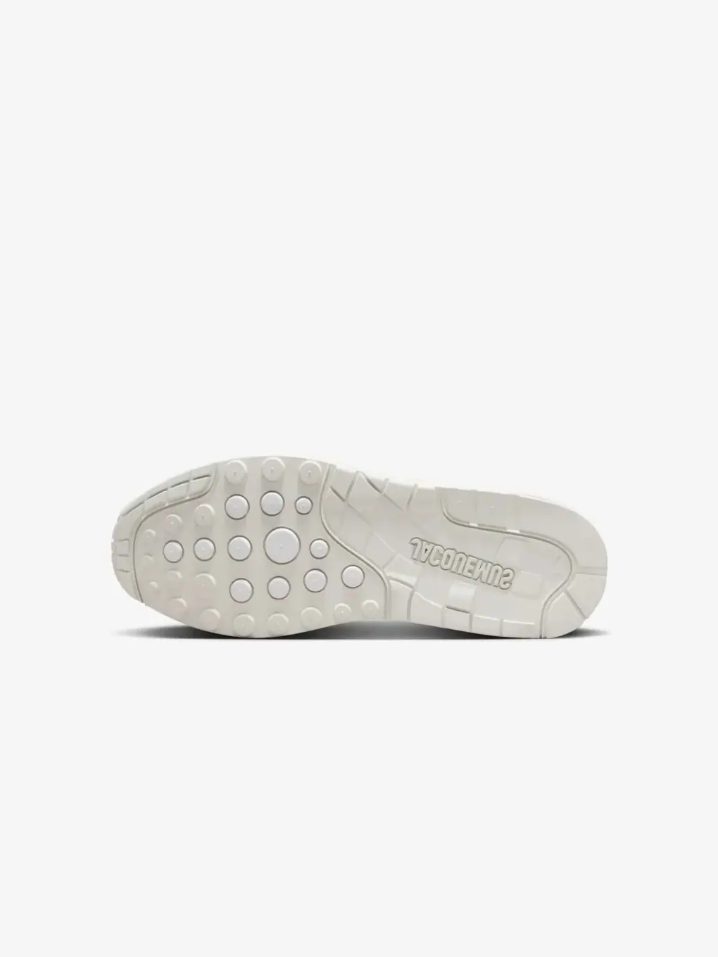 Кроссовки женские Nike Air Max 1 x Jacquemus — изображение 4 из 9, белый