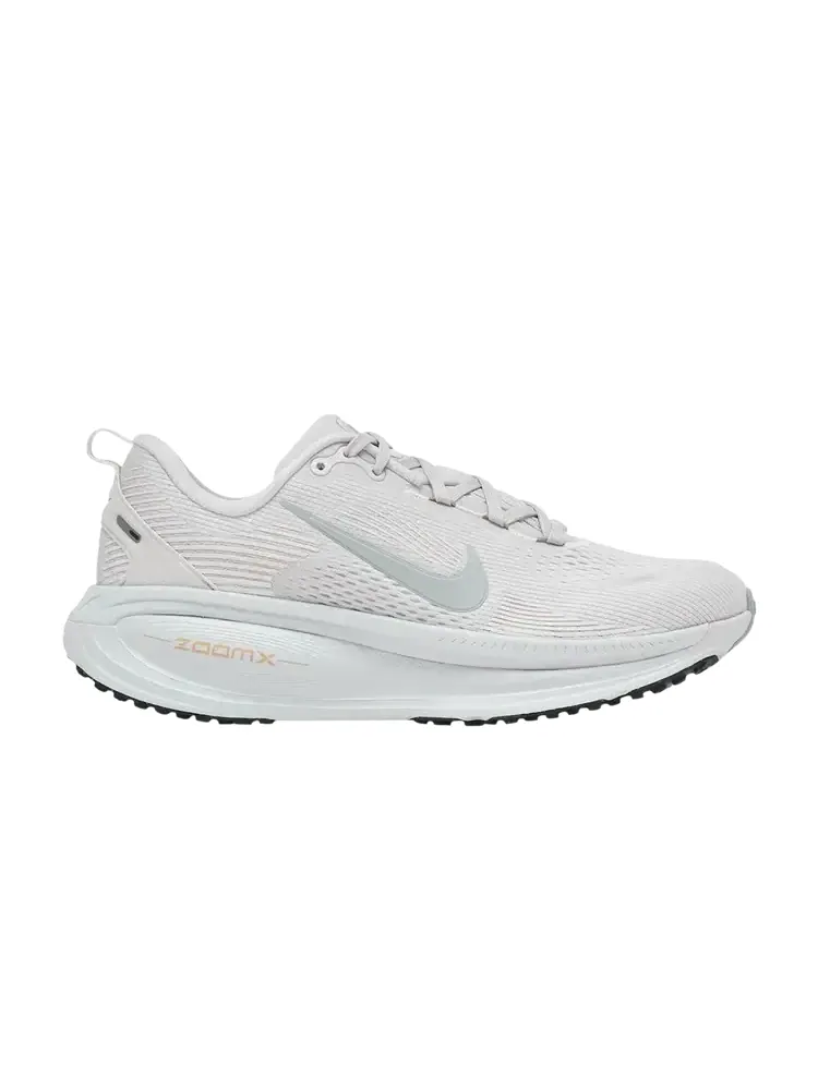 Кроссовки Nike Wmns Vomero 18 — изображение 1 из 1, серый белый