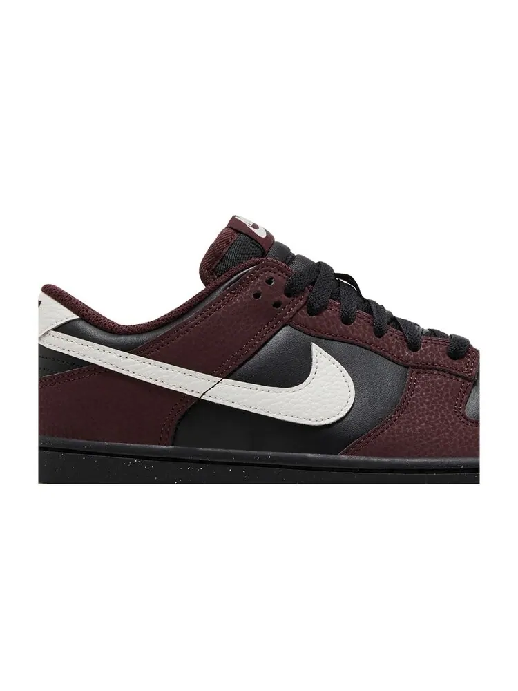 Кроссовки Wmns Dunk Low Next Nature — изображение 2 из 4, бордовый черный
