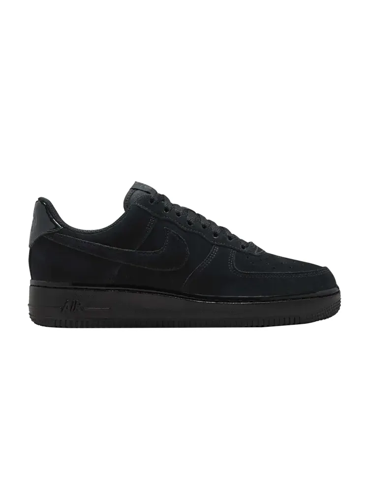 Кроссовки Nike Wmns Air Force 1 'Triple Black Suede' — изображение 1 из 1, черный//белый
