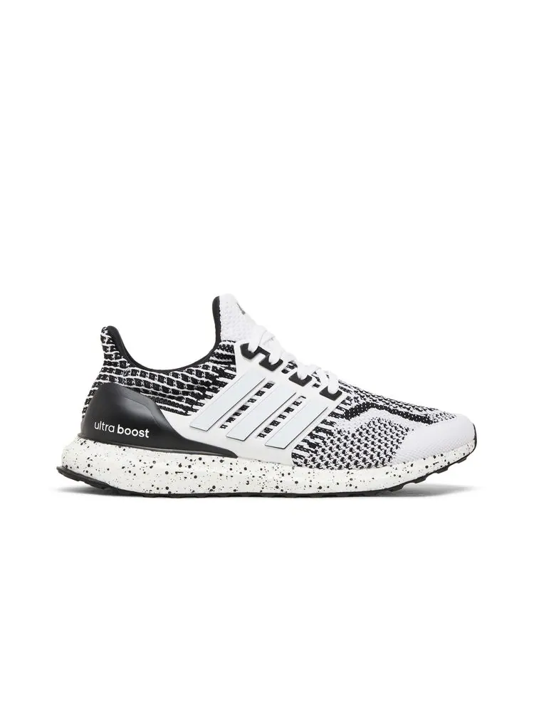 Кроссовки UltraBoost 5.0 DNA 'White Black' — изображение 1 из 8, белый черный