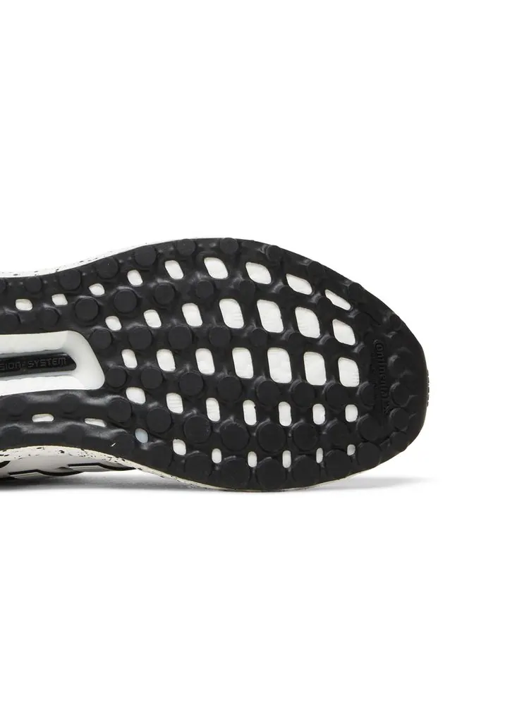 Кроссовки UltraBoost 5.0 DNA 'White Black' — изображение 5 из 8, белый черный