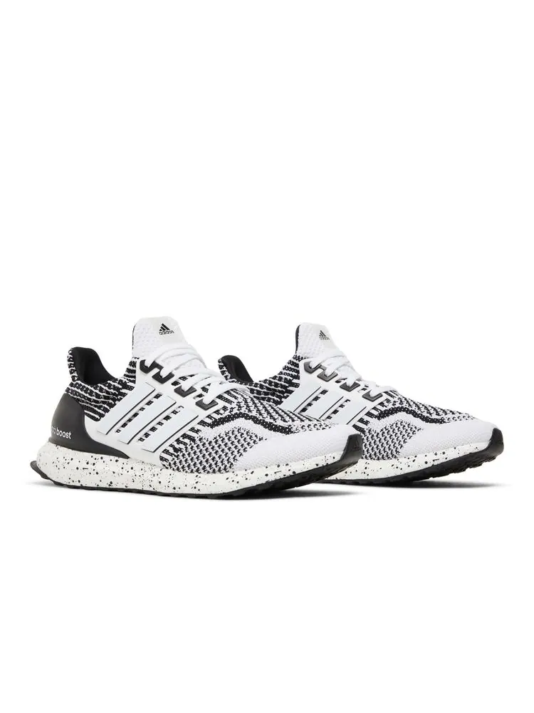 Кроссовки UltraBoost 5.0 DNA 'White Black' — изображение 8 из 8, белый черный