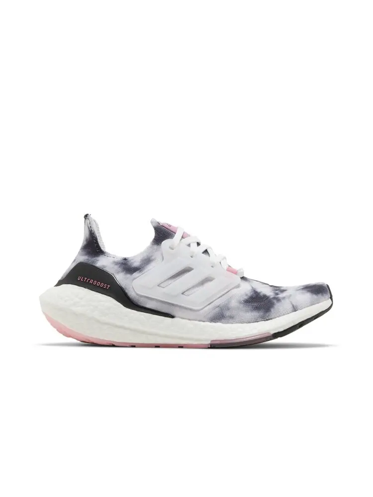 Кроссовки Adidas Wmns UltraBoost 22 — изображение 1 из 4, белый