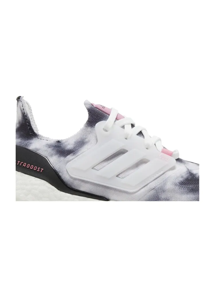 Кроссовки Adidas Wmns UltraBoost 22 — изображение 2 из 4, белый