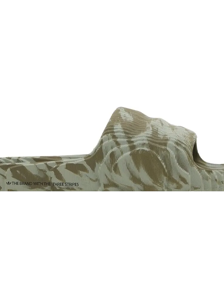 Кроссовки Adilette 22 'Olive Strata Camo' — изображение 2 из 4, зеленый