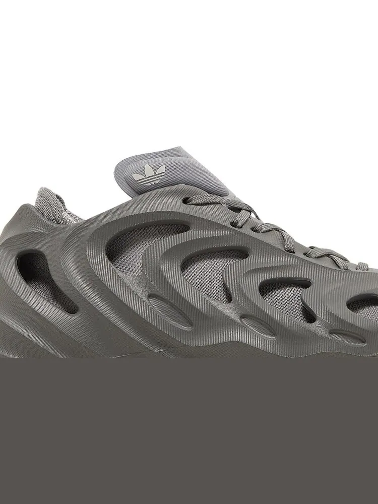 Кроссовки adiFOM Q 'Grey' — изображение 2 из 4, серый