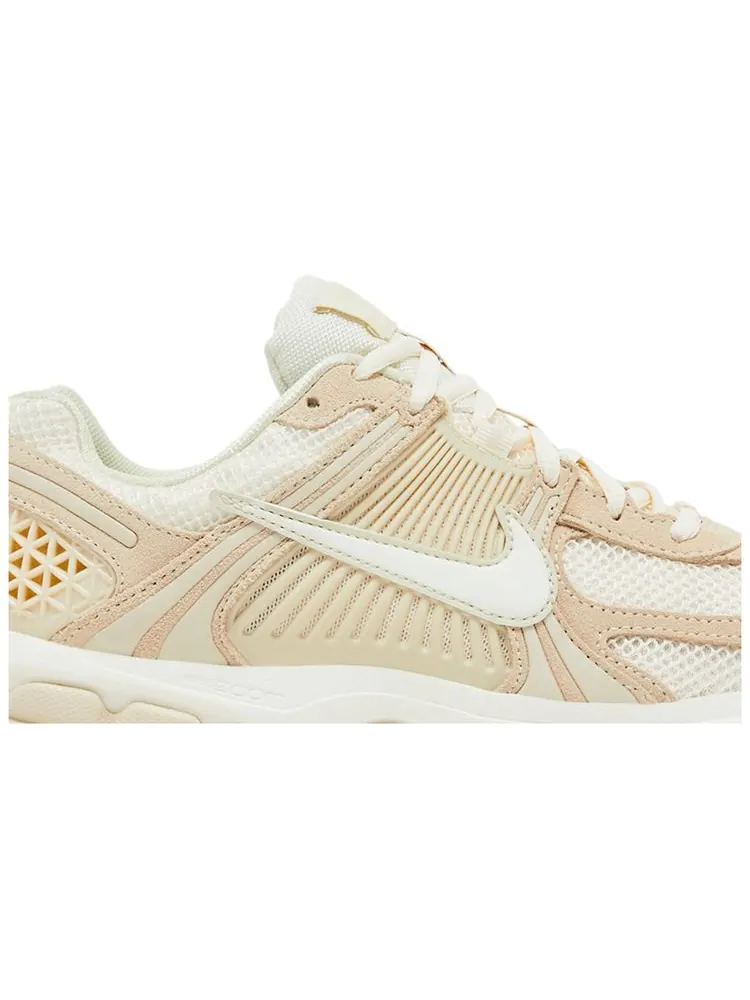 Кроссовки Nike Wmns Air Zoom Vomero 5 'Beach' — изображение 2 из 4, пляжный