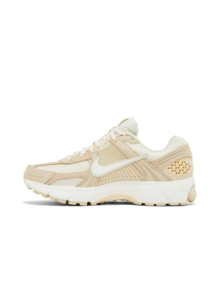 Кроссовки Nike Wmns Air Zoom Vomero 5 'Beach' — изображение 3 из 4, пляжный