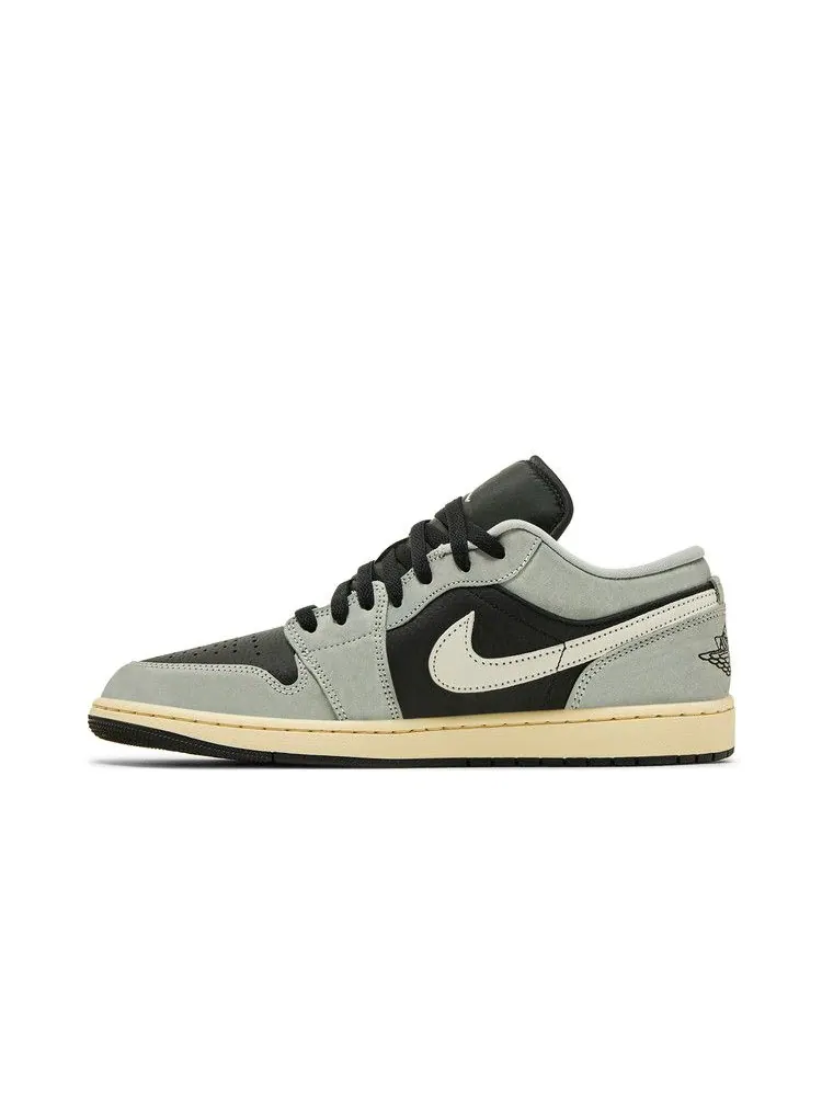 Кроссовки Air Jordan Air Jordan 1 Low 'Light Smoke Grey' — изображение 4 из 8