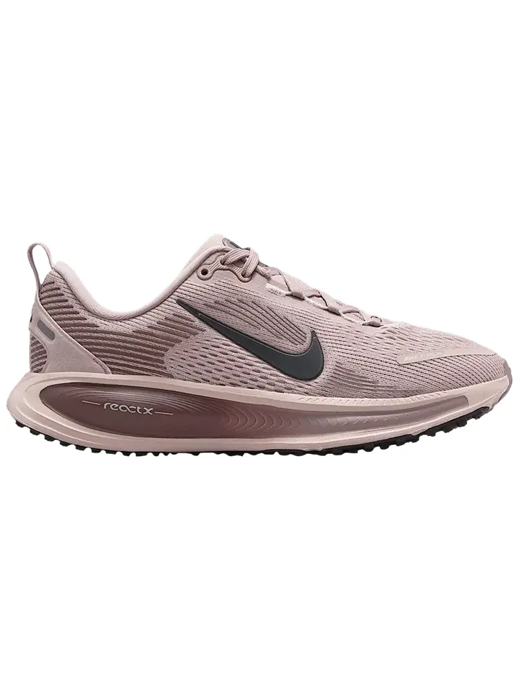 Кроссовки Nike Vomero 18 GS — изображение 1 из 1, розовый