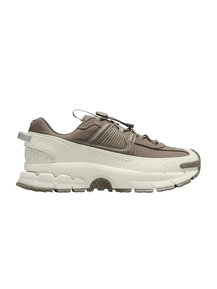 Кроссовки Nike Wmns Zoom Vomero Roam Light Bone Mink Brown — изображение 1 из 1, светлый коричневый