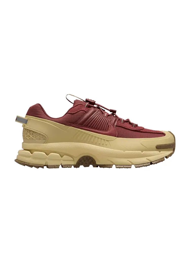 Кроссовки Wmns Zoom Vomero Roam 'Team Red Gold' — изображение 1 из 1, красный золотистый