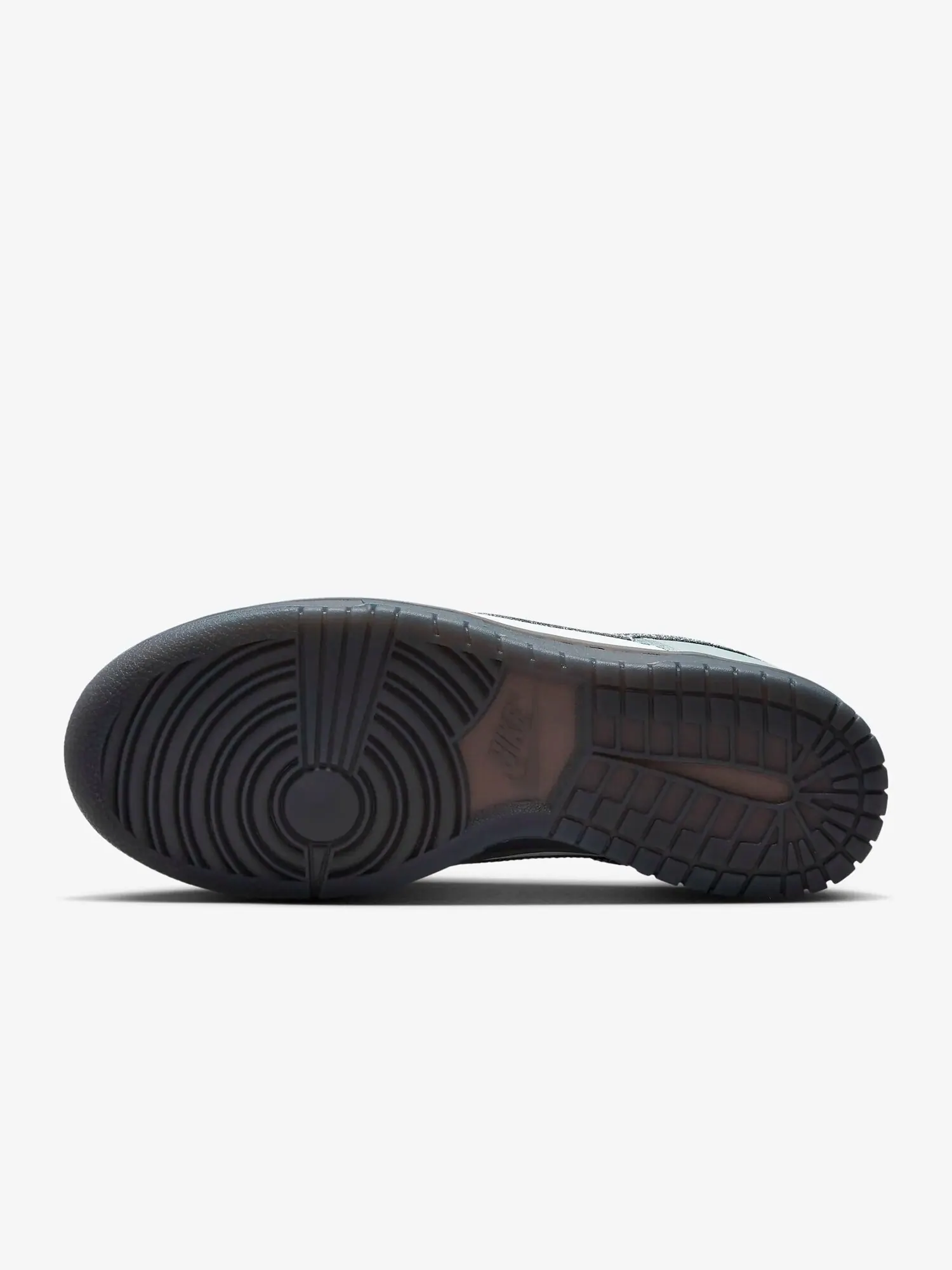 Кроссовки Nike Dunk Low LX для женщин — изображение 4 из 10, серый/белый