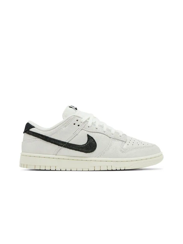 Кроссовки Nike Wmns Dunk Low SE White Glittery Suede — изображение 1 из 6, белый