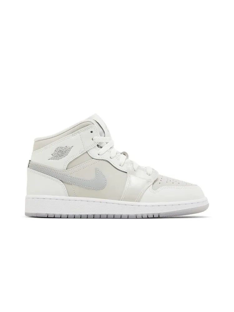 Кроссовки Air Jordan Air Jordan 1 Mid SE GS 'Summit White Metallic Silver' — изображение 2 из 10