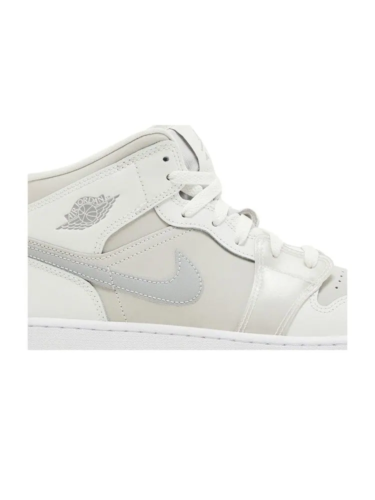 Кроссовки Air Jordan Air Jordan 1 Mid SE GS 'Summit White Metallic Silver' — изображение 3 из 10