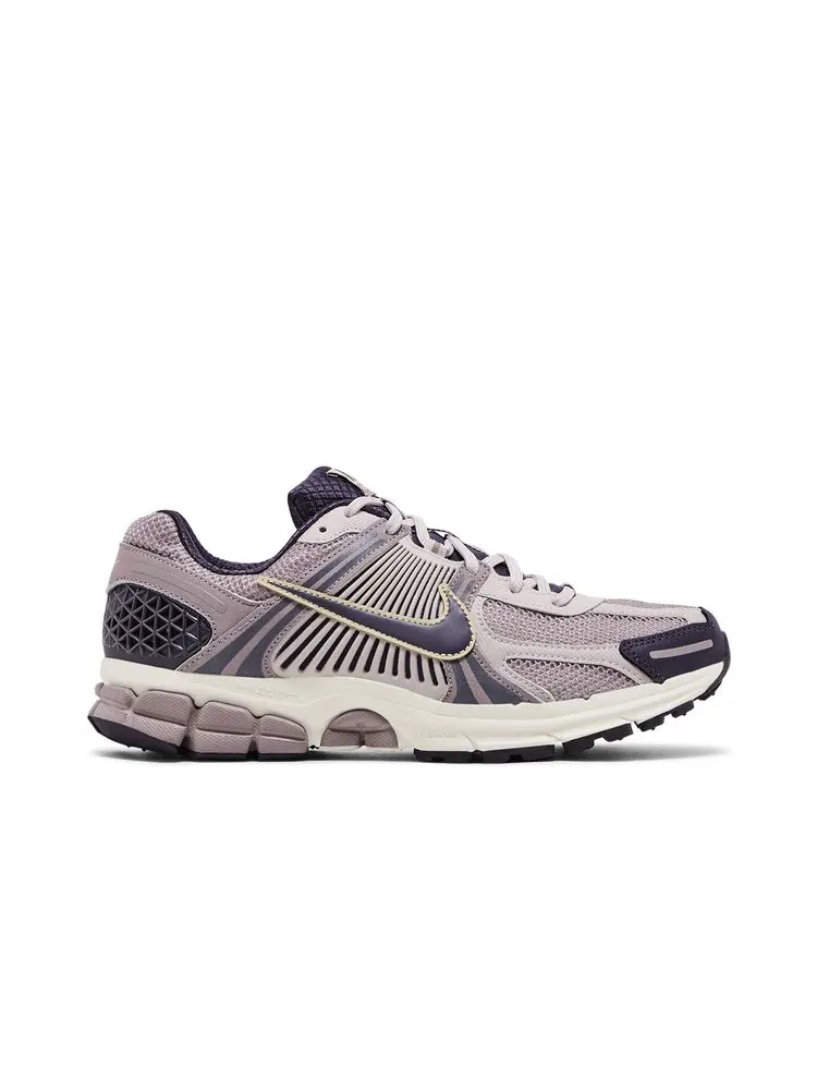 Кроссовки Nike Air Zoom Vomero 5 Platinum Violet Gold — изображение 1 из 6