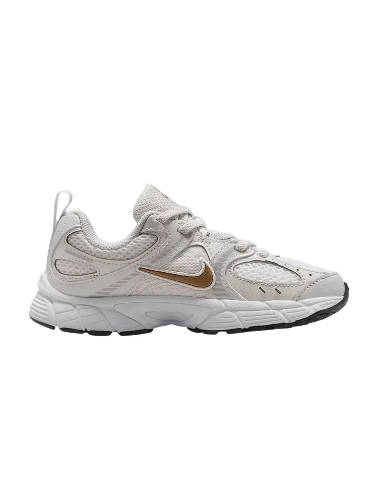 Кроссовки Nike V5 RNR PS 'Photon Dust Metallic Gold' — изображение 1 из 1, серый