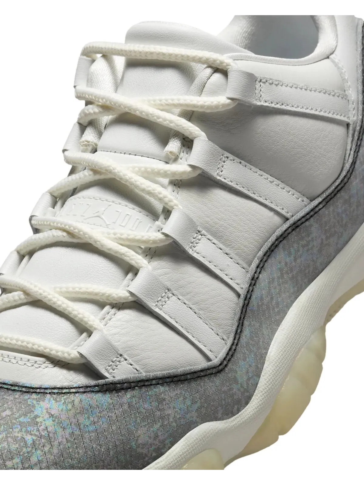 Кроссовки унисекс Nike Air Jordan 11 Retro Low 'Year of the Snake' — изображение 7 из 11, серый