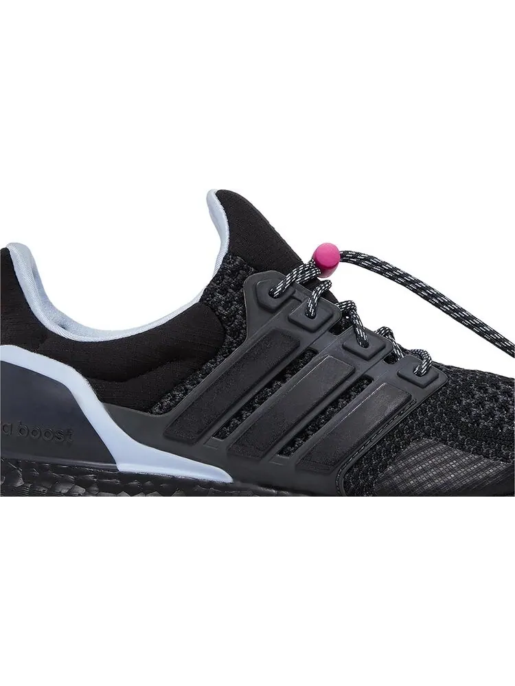 Кроссовки Wmns UltraBoost 1.0 'Toggle Lacing - Black Blue Dawn' — изображение 2 из 4, черный