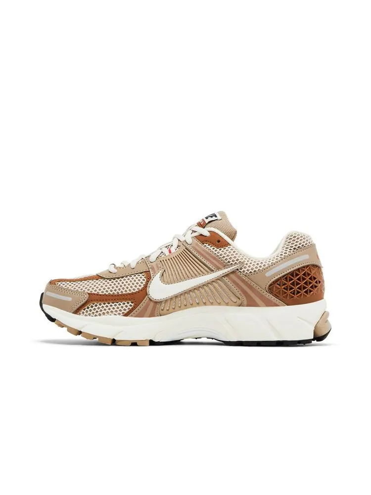 Кроссовки Nike Wmns Air Zoom Vomero 5 Khaki Fire Red — изображение 3 из 6, хаки красный