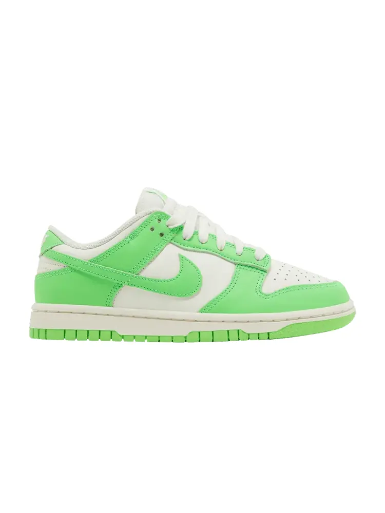 Кроссовки Nike Wmns Dunk Low 'Green Strike' — изображение 1 из 9, зеленый