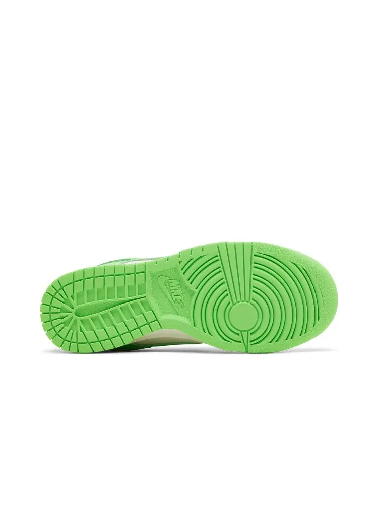 Кроссовки Nike Wmns Dunk Low 'Green Strike' — изображение 5 из 9, зеленый