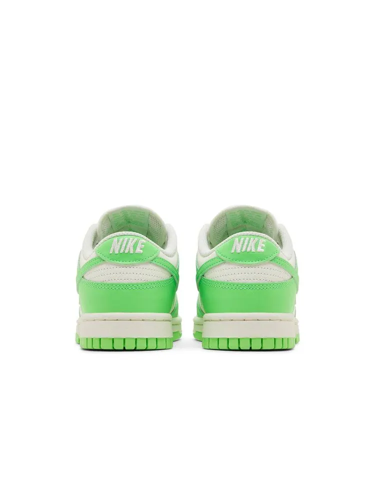 Кроссовки Nike Wmns Dunk Low 'Green Strike' — изображение 7 из 9, зеленый