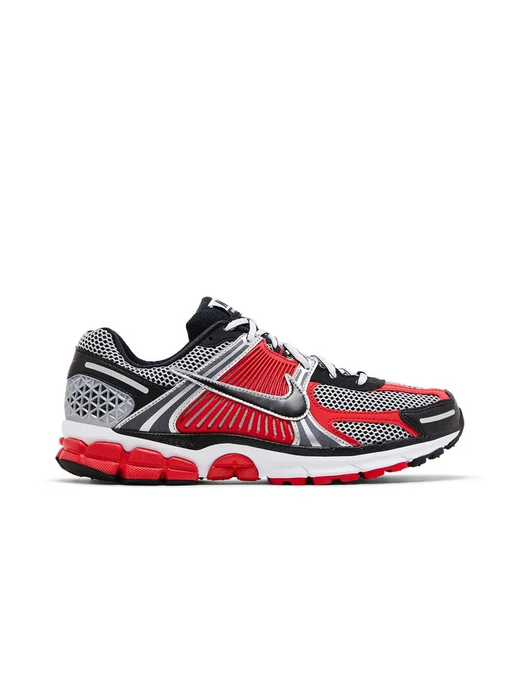 Кроссовки Air Zoom Vomero 5 'Metallic Silver University Red' — изображение 1 из 8