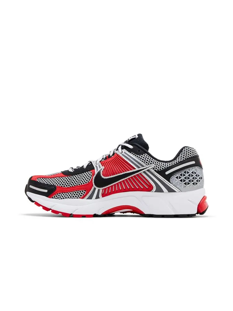Кроссовки Air Zoom Vomero 5 'Metallic Silver University Red' — изображение 3 из 8