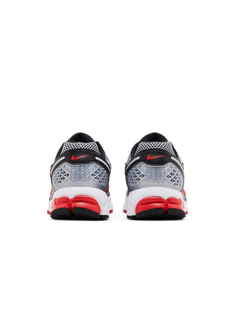 Кроссовки Air Zoom Vomero 5 'Metallic Silver University Red' — изображение 6 из 8