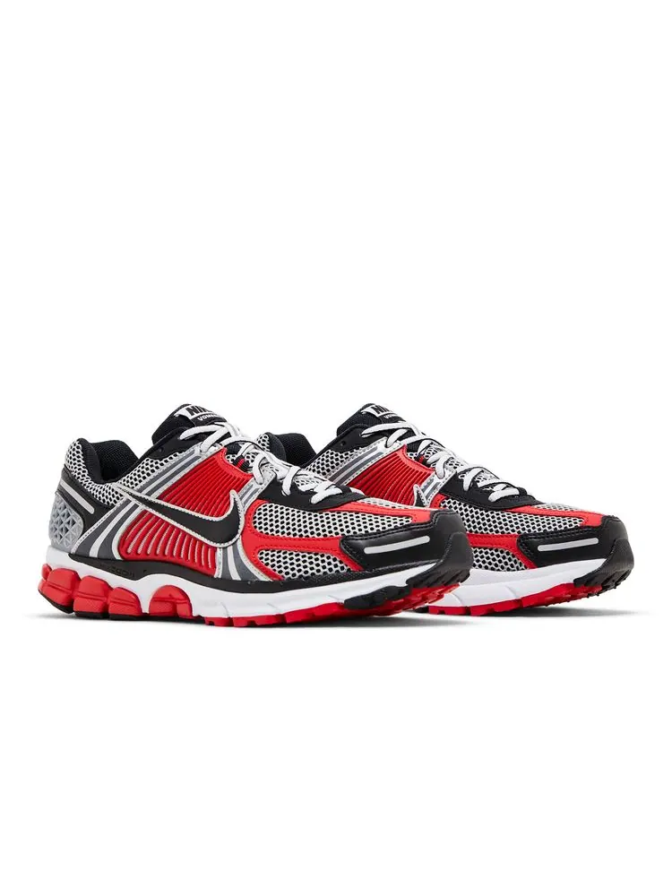 Кроссовки Air Zoom Vomero 5 'Metallic Silver University Red' — изображение 8 из 8