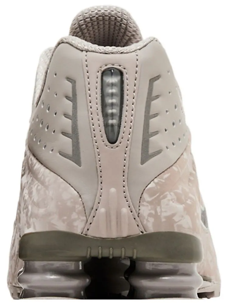 Кроссовки Nike Wmns Shox R4 'Flat Pewter Floral' — изображение 7 из 8, серый