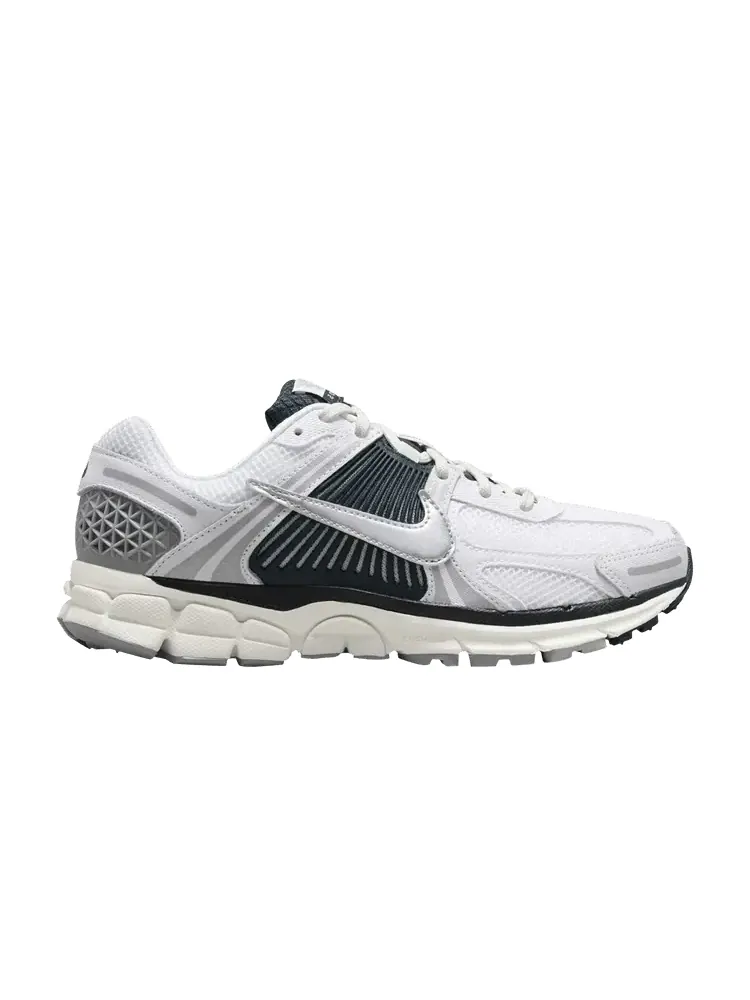 Кроссовки Wmns Air Zoom Vomero 5 'White Armory Navy' — изображение 1 из 1, белый темно-синий