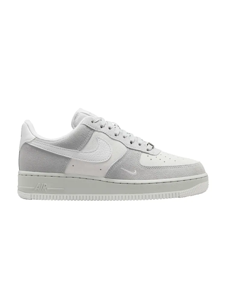 Кроссовки Nike Wmns Air Force 1 '07 'Light Smoke Vast Grey' — изображение 1 из 1