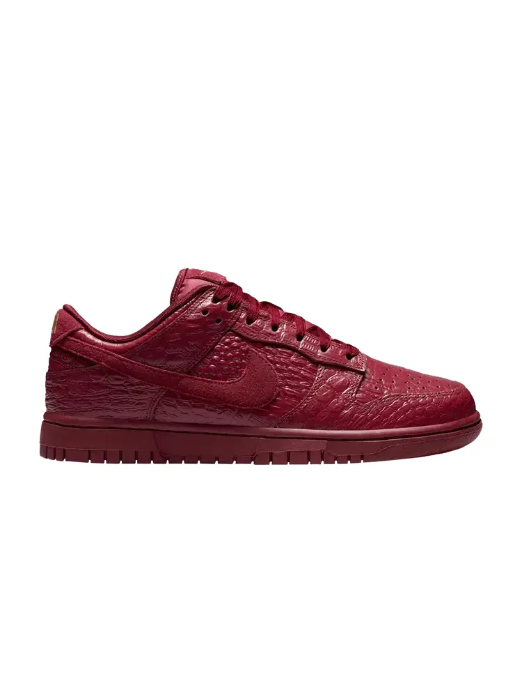 Кроссовки Nike Wmns Dunk Low — изображение 1 из 1, красный