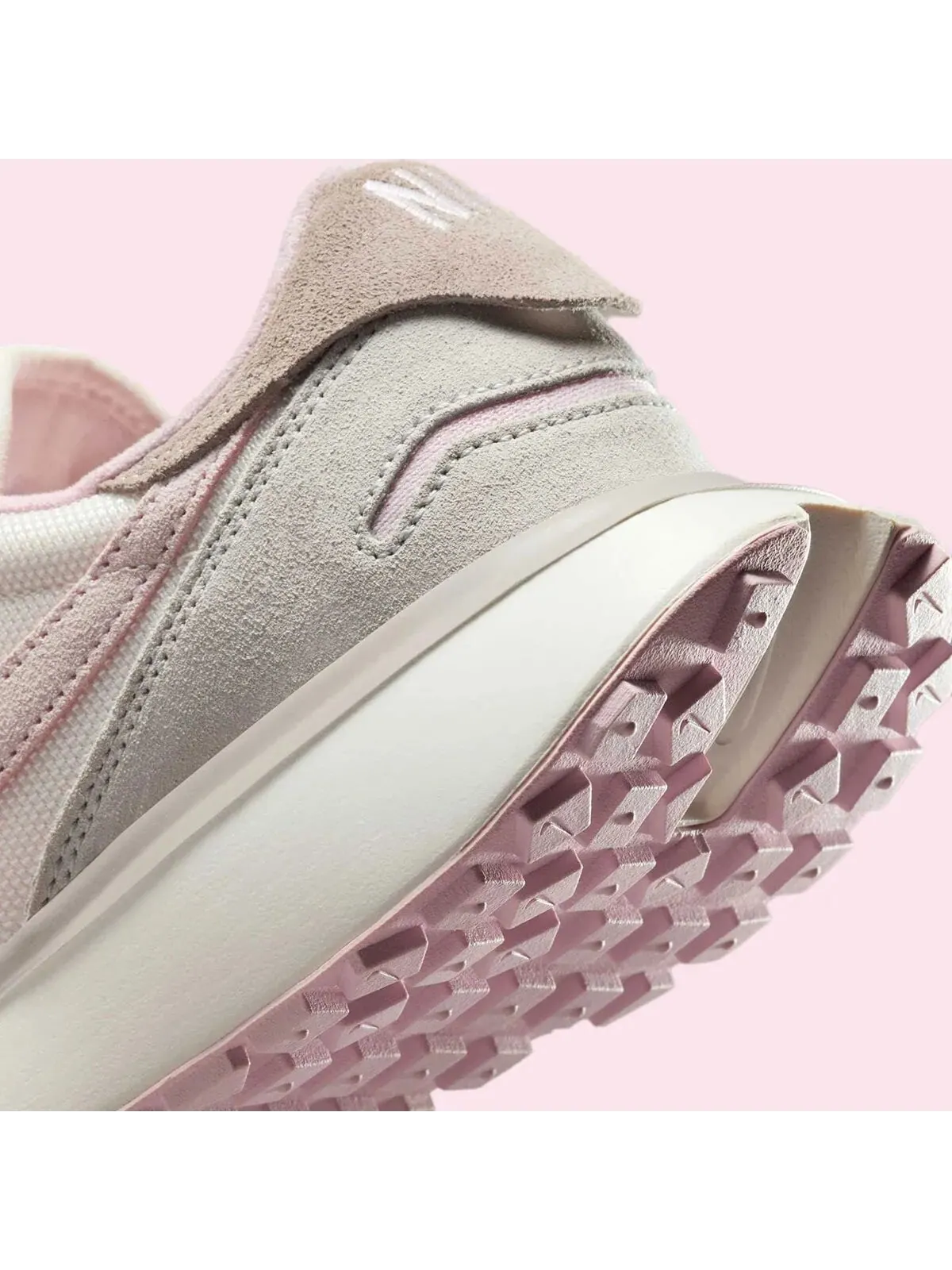 Женские кроссовки Nike Phoenix Waffle 'Valentine's Day' — изображение 9 из 10, бежевый