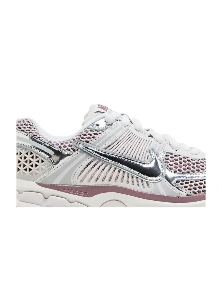 Кроссовки Wmns Air Zoom Vomero 5 'Chrome Platinum Violet' — изображение 2 из 8, платиновый фиолетовый