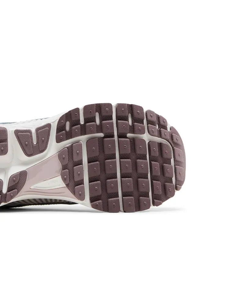 Кроссовки Wmns Air Zoom Vomero 5 'Chrome Platinum Violet' — изображение 5 из 8, платиновый фиолетовый