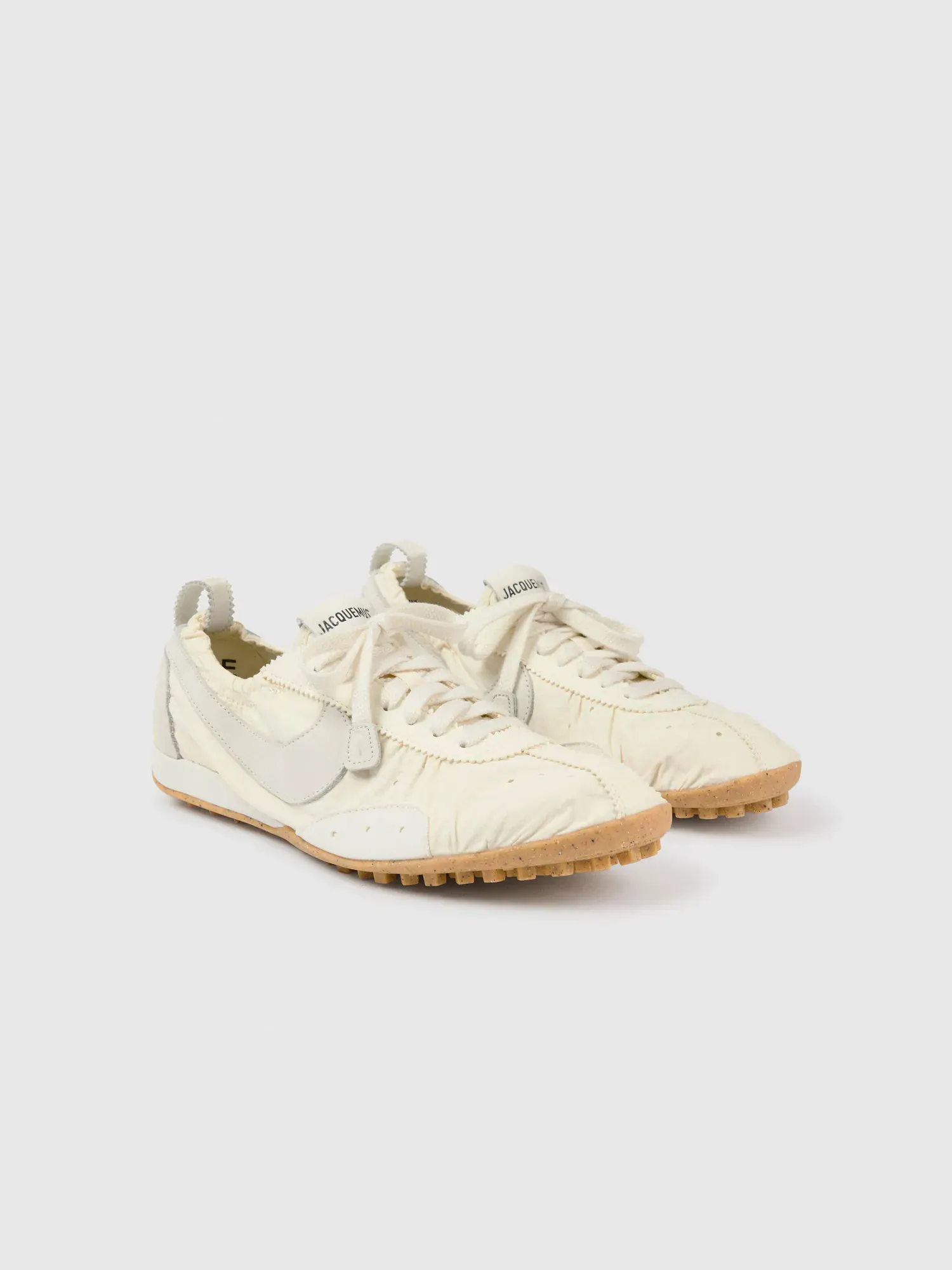 Кроссовки Jacquemus x Nike Moon — изображение 2 из 4, перламутровый