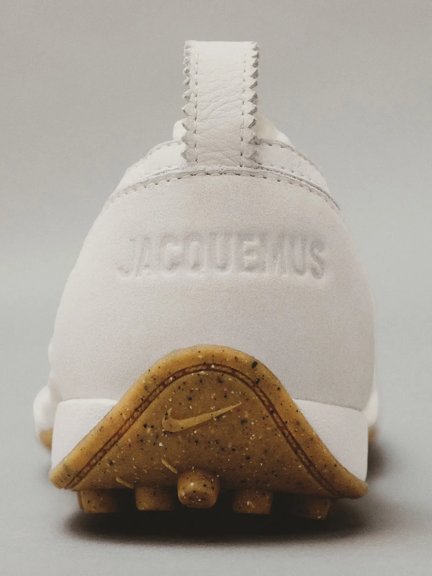 Кроссовки Jacquemus x Nike Moon — изображение 3 из 4, перламутровый