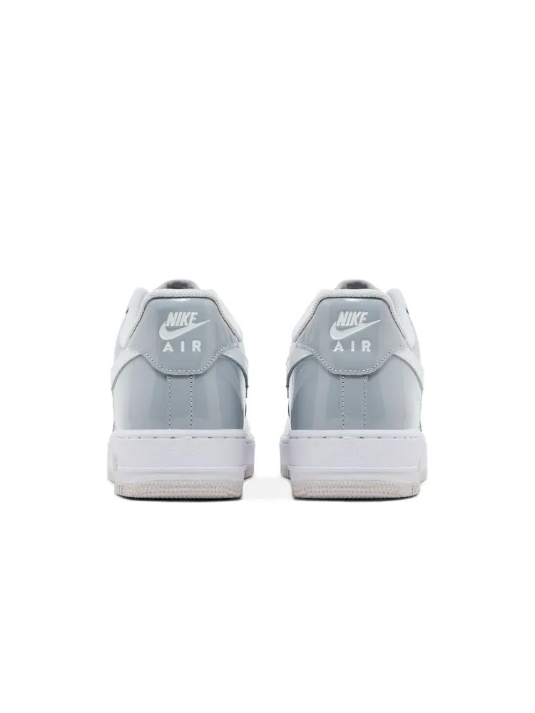 Кроссовки Air Force 1 '07 LV8 'Wolf Grey Patent' — изображение 6 из 8, серый