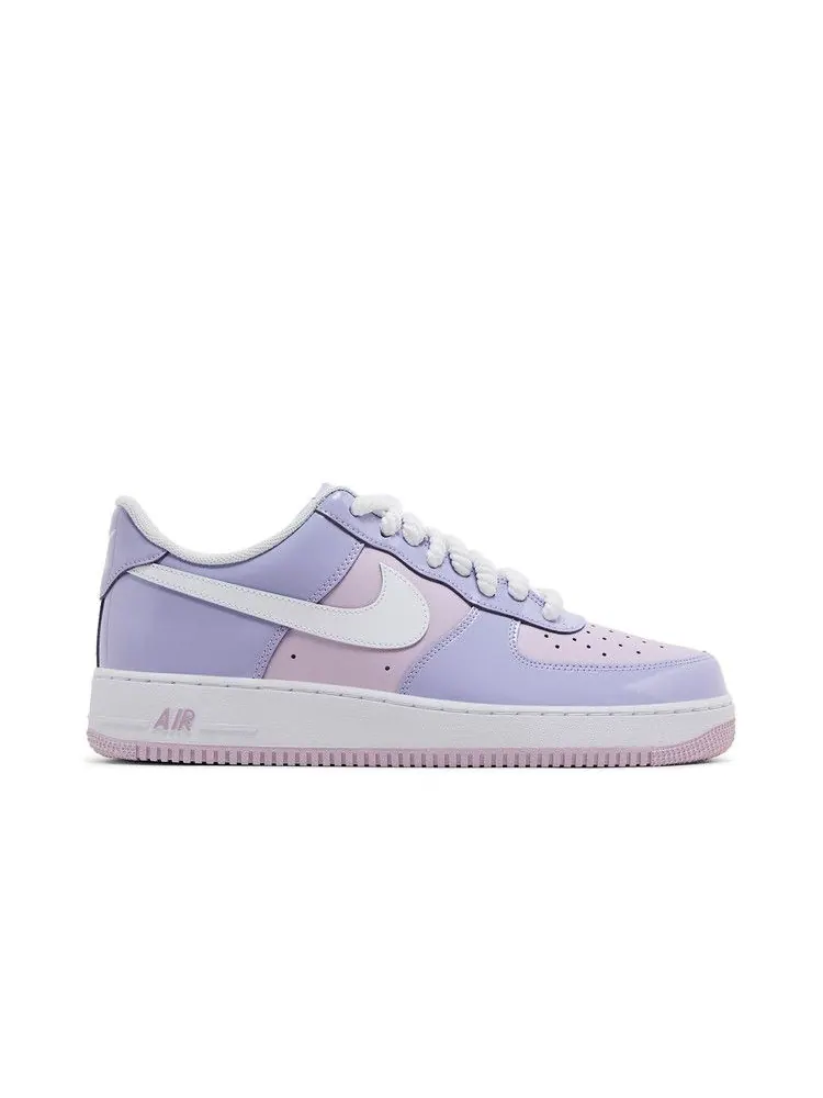 Кроссовки Nike Air Force 1 '07 LV8 'Hydrangeas Patent' — изображение 2 из 9, белый