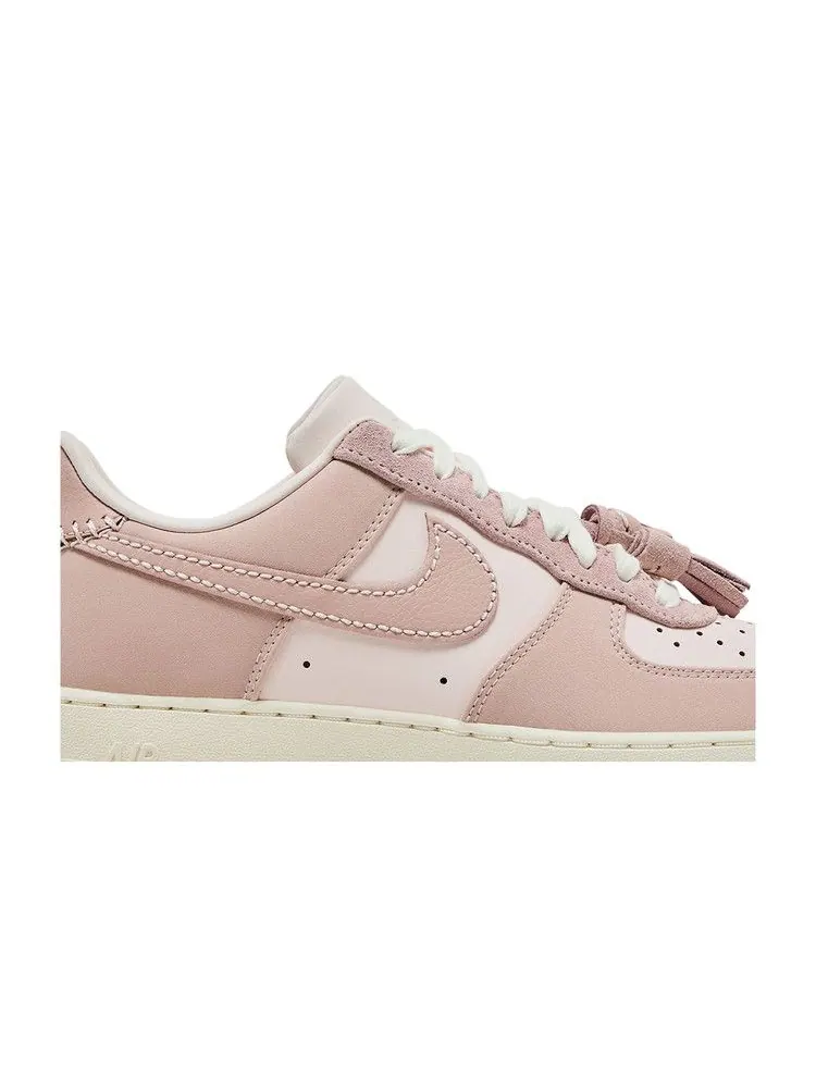 Кроссовки Nike Wmns Air Force 1 Low 'Pink Oxford Tassels' — изображение 3 из 9, розовый