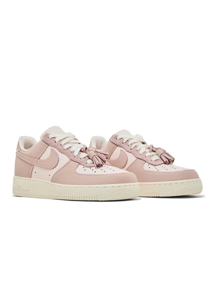 Кроссовки Nike Wmns Air Force 1 Low 'Pink Oxford Tassels' — изображение 9 из 9, розовый
